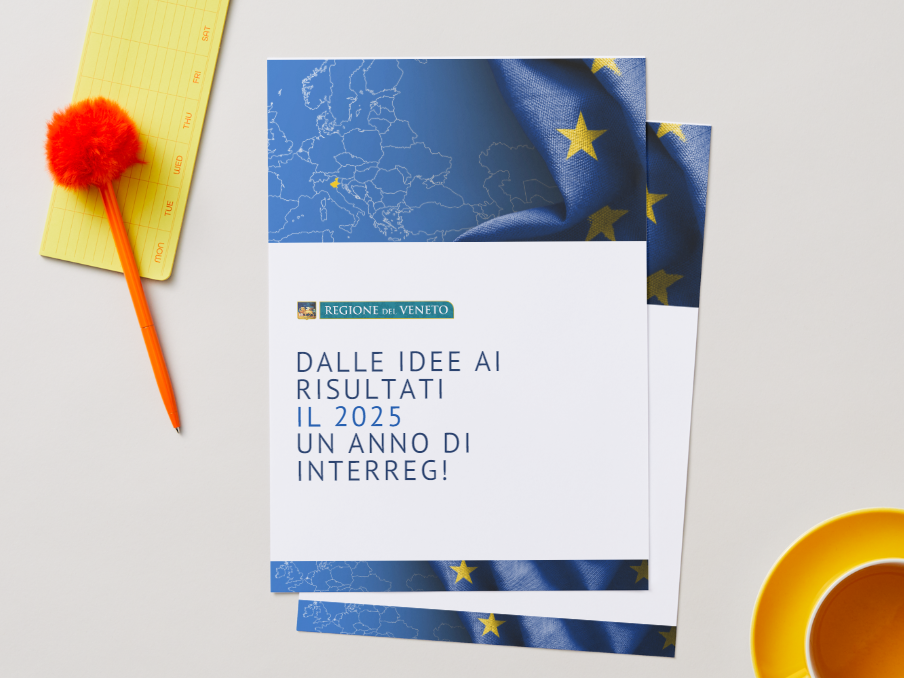Immagine della brochure oggetto dell'articolo posta vicino ad un righello e ad una penna